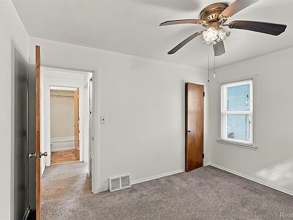 5th image of 3840 Winifred St