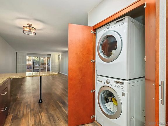 5th image of 2522 Clairemont Dr Unit 203