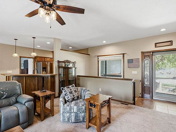 3rd image of 1301 E Rushwood Dr