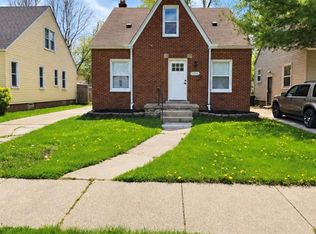20300 Elkhart St, Harper Woods, MI 48225