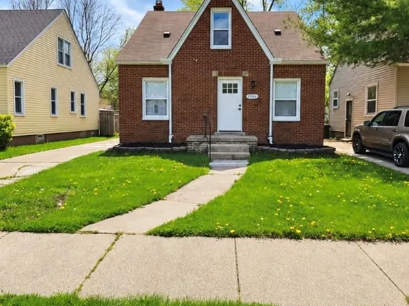 20300 Elkhart St, Harper Woods, MI 48225