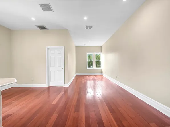 240 Clendenny Avenue image 15 of 40