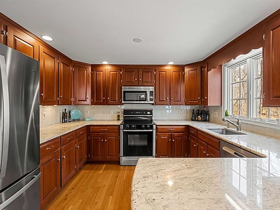5th image of 12 Inverness Cir