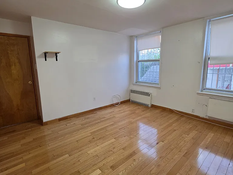 1931 W 11th St #1RR — Photo 5