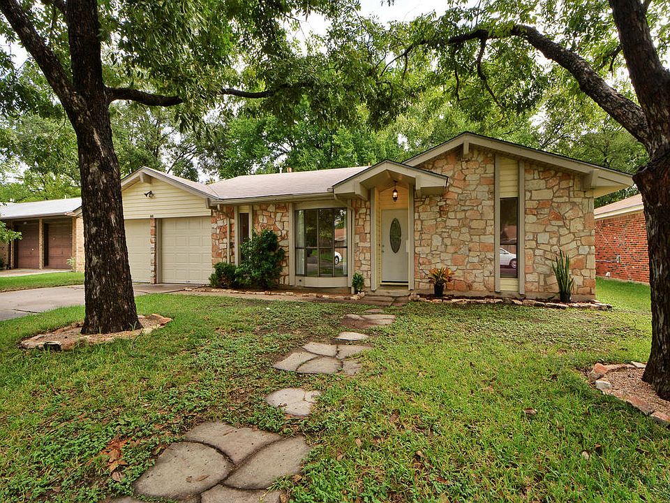 1st image of 10101 Oak Hollow Dr