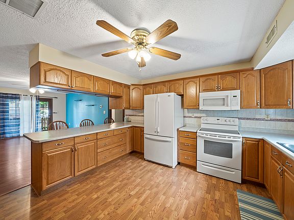 5th image of 371 Aiken Ave APT 1