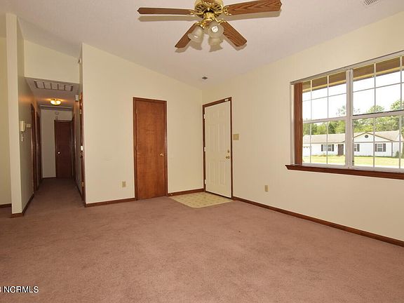 3rd image of 415 Oregon Trl