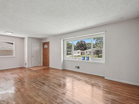 3rd image of 8705 Fremont Ave S