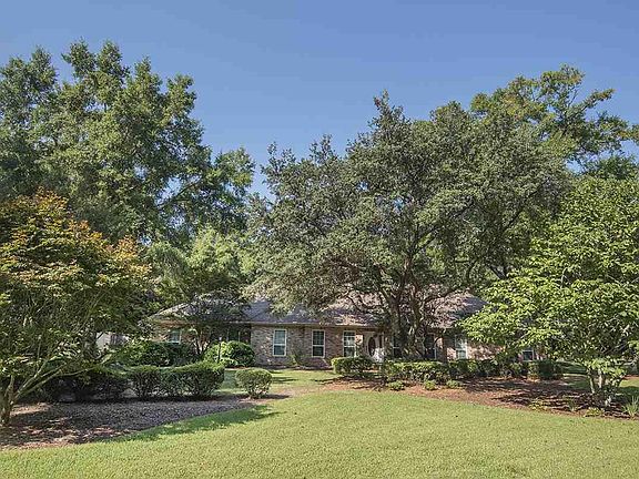 2nd image of 3401 River Gardens Cir