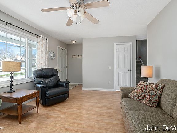 5th image of 4814 Valley Ave