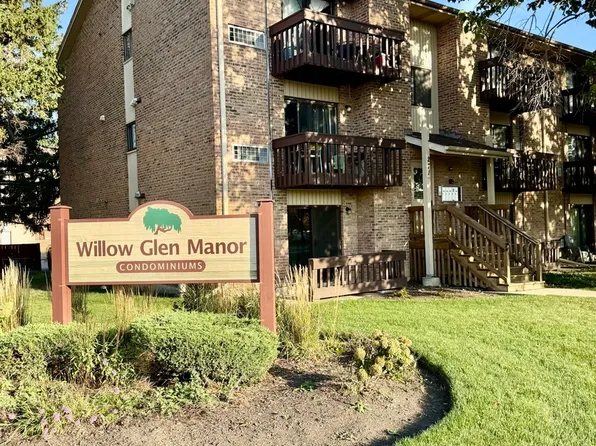 271 Northgate Pkwy APT E, Wheeling, IL 60090