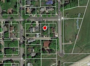 626 8th St E, Glencoe, MN 55336