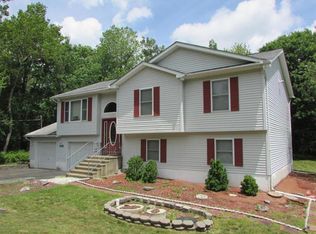 384 Cedar Dr, Long Pond, PA