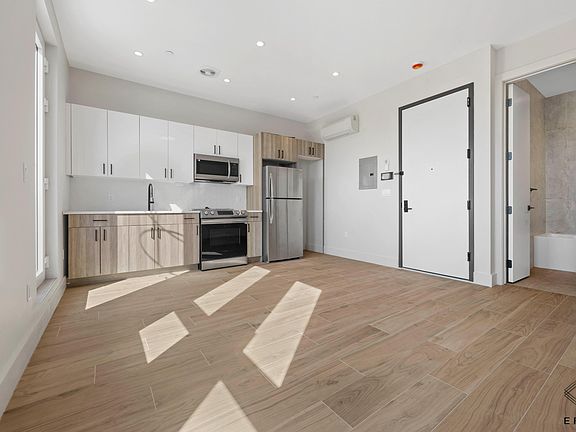 3rd image of 1118 Rogers Ave #5A