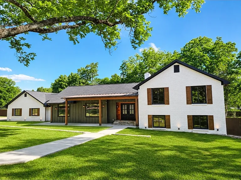 1 River Hills Dr — Photo 1