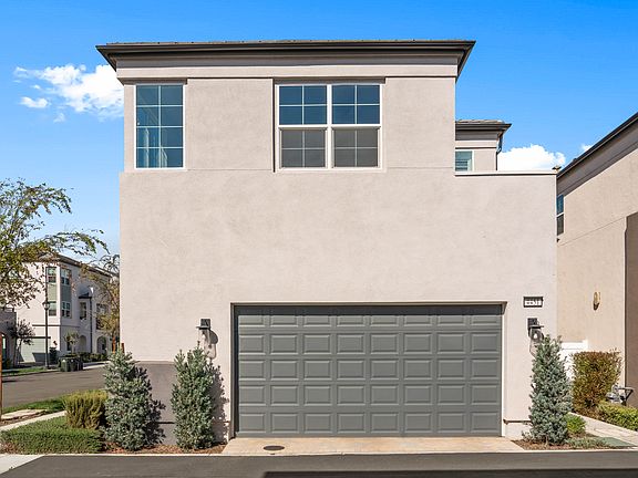 3rd image of 4451 S Bryant Paseo