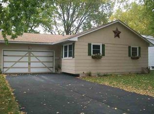218 Colony Dr, Davenport, IA 52806