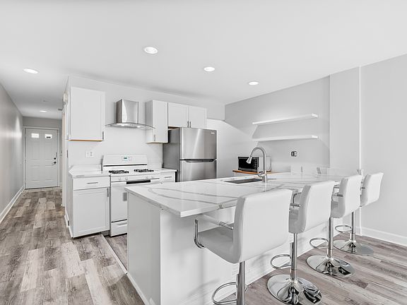 2nd image of 1726 N Kedzie Ave #101
