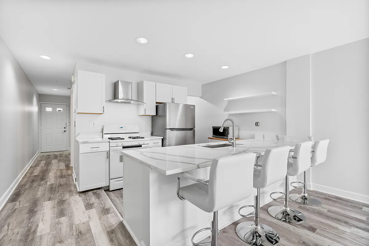 Building Photo - 1726 N Kedzie Ave #101