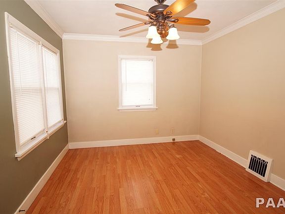 3rd image of 1020 W Loucks Ave