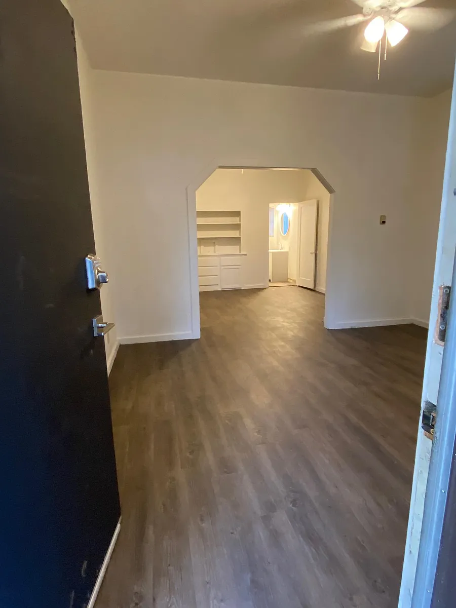 Large living room. - 722 Flume St