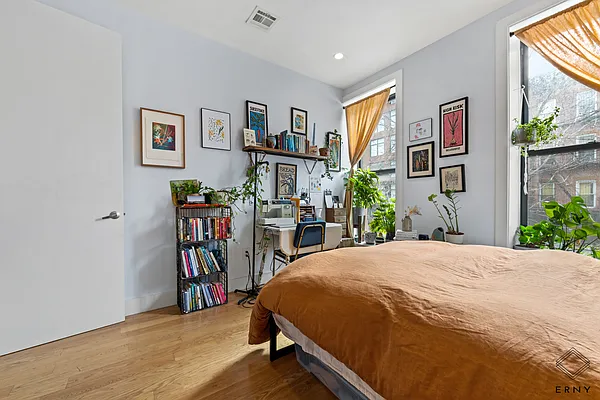 Rented by ERNY LLC | media 7