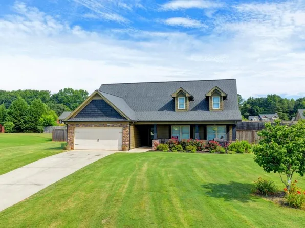 82 Lake Point Ct, Jefferson, GA 30549