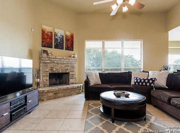 4th image of 723 Misty Water Ln