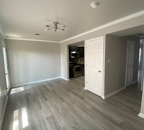 3rd image of 4574 Greenwood Dr