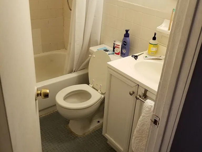 1332 Willoughby Ave #1E — Photo 2