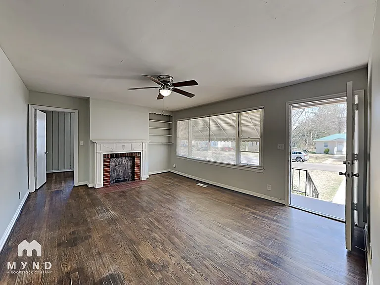 924 Parkway Dr — Photo 8
