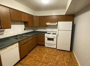 616 Waterford Rd #1B, Schaumburg, IL 60193
