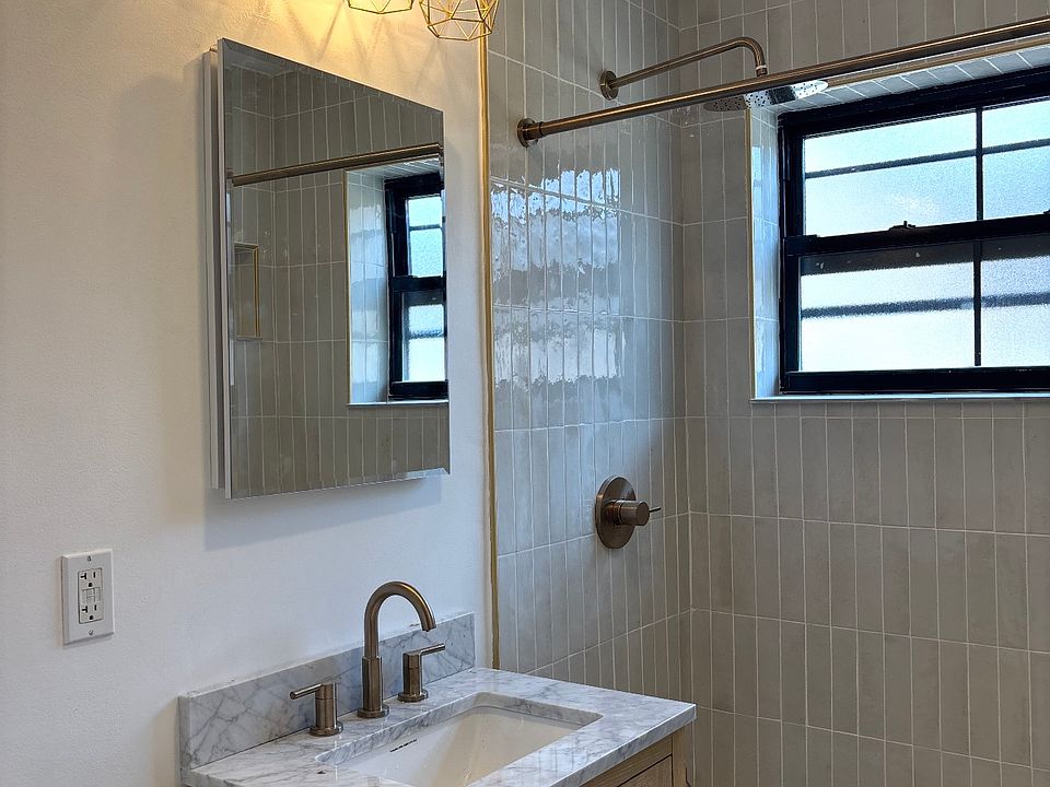1st image of 2709 N 74th Ave APT 1E