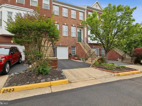 2525 James Madison Cir, Herndon, VA 20171