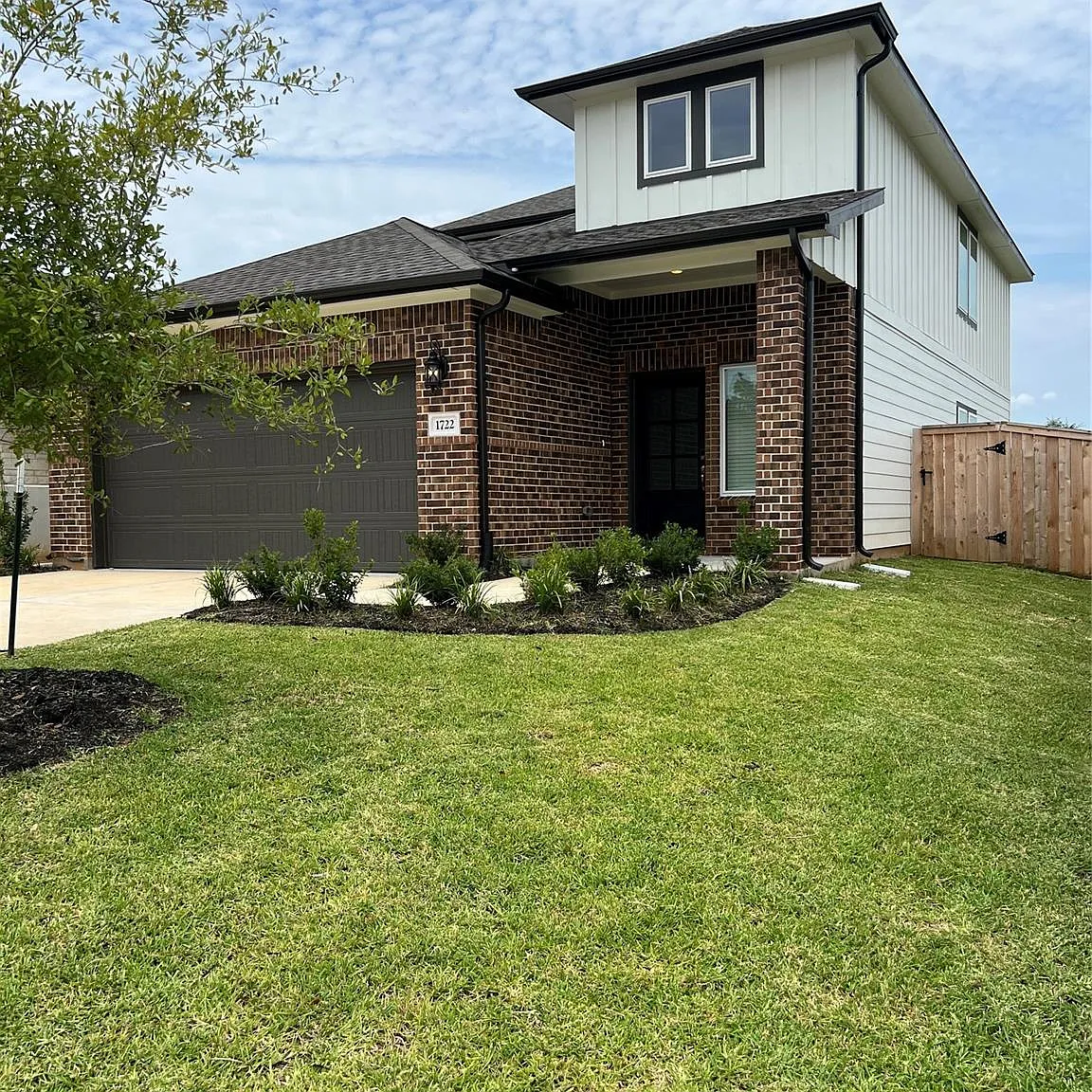 4 bed, 2.5 bath, 1986 sqft, $2,500 — Photo 4
