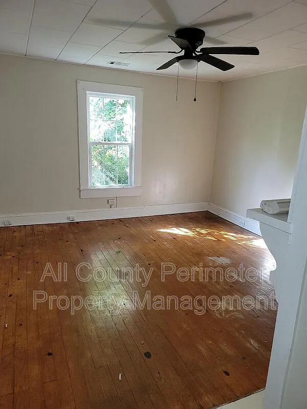 3 bed, 1.0 bath, 1650 sqft, $1,000 — Photo 4