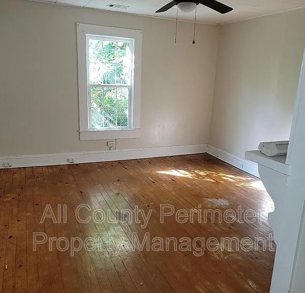 896 Dorothy St — Photo 4