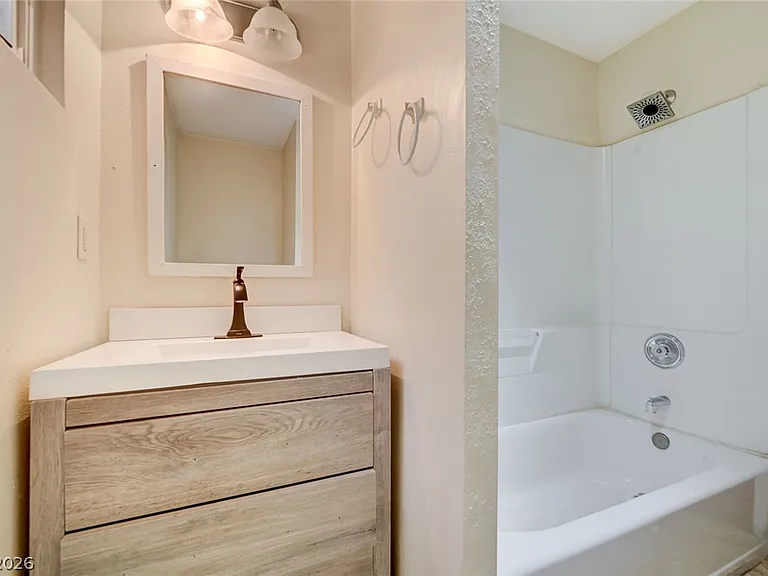 3917 W Oakey Blvd — Photo 24