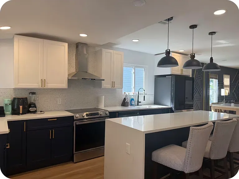2115 Rand Pl NE — Photo 3