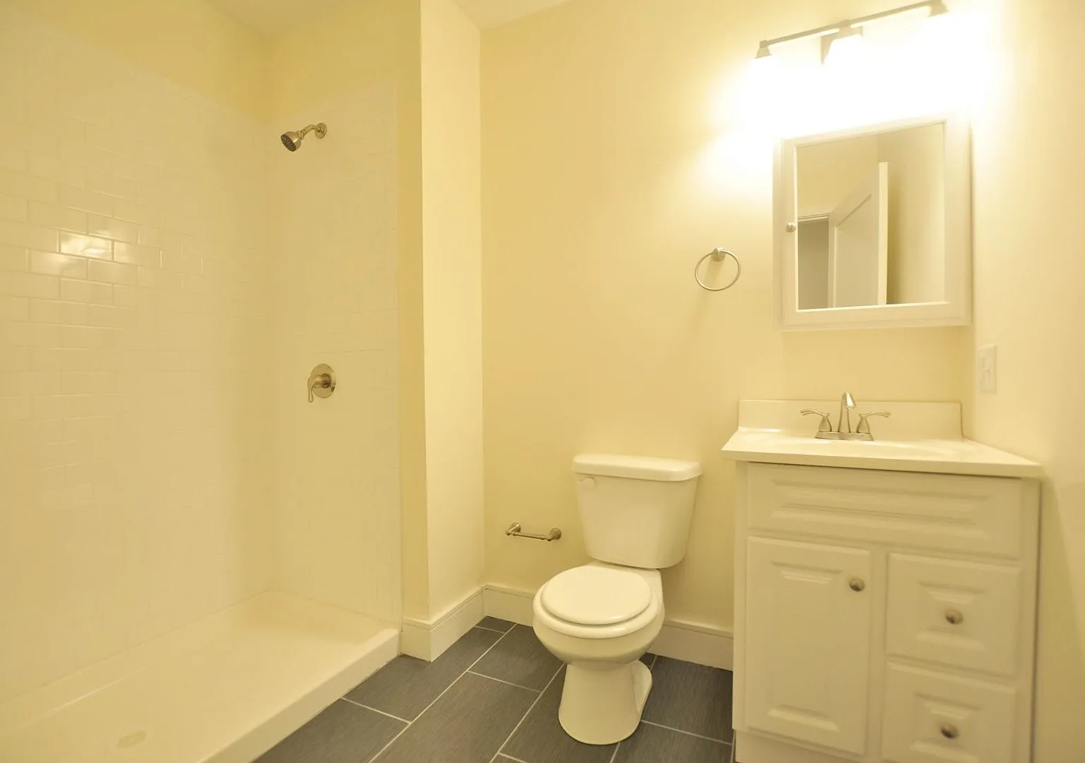 Beautiful 3 bedroom available 9/1 — Photo 2