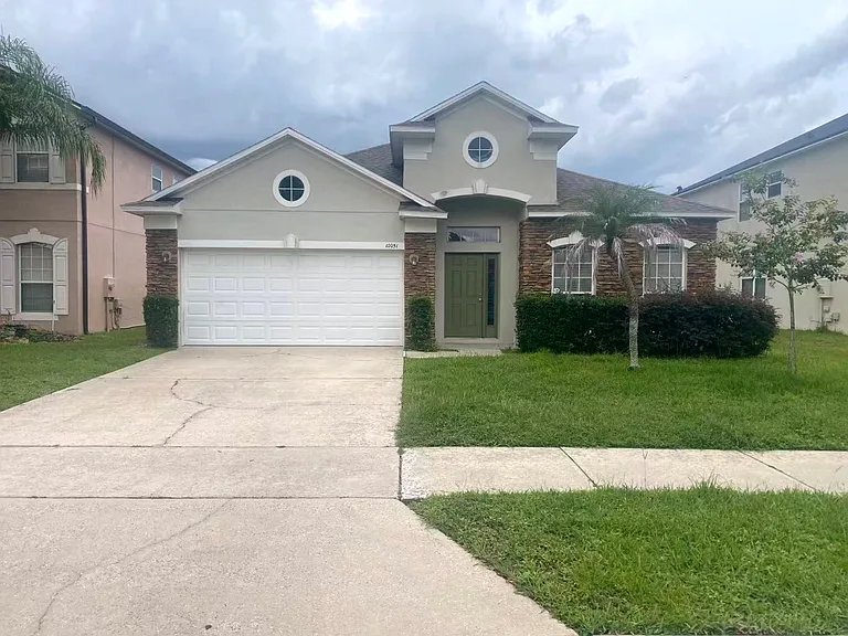 10051 Medallion Bluff Ln — Photo 2