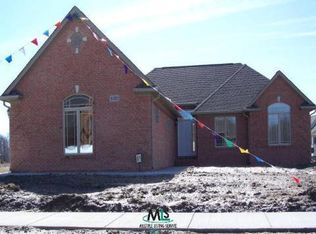 16322 Bishops Gate, Update, MI 48044