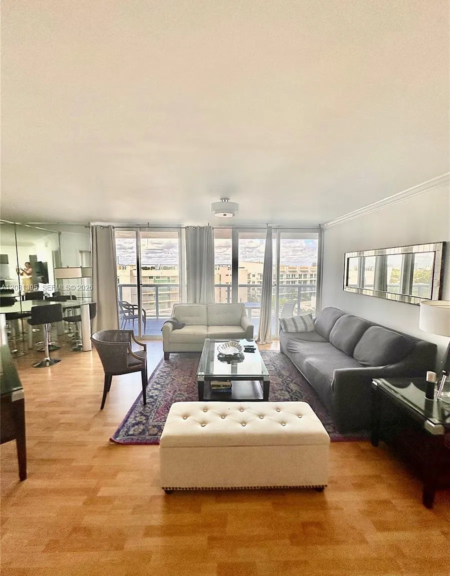 La Gorce Palace Condo — Photo 2