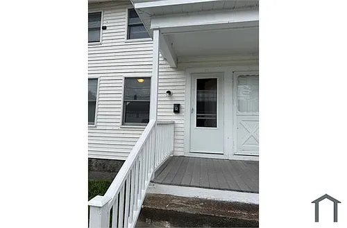32 B St Photo 1
