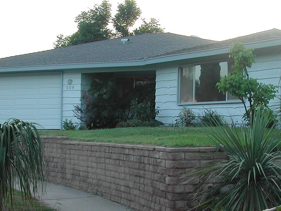 Cozy retro 70's style HSEDome on cul-de-sac