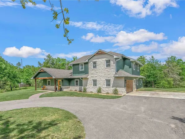 4855 Austins Creek Dr, Bryan, TX 77808