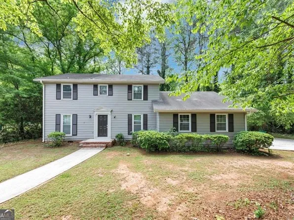 4261 Autumn Hill Dr, Stone Mountain, GA 30083