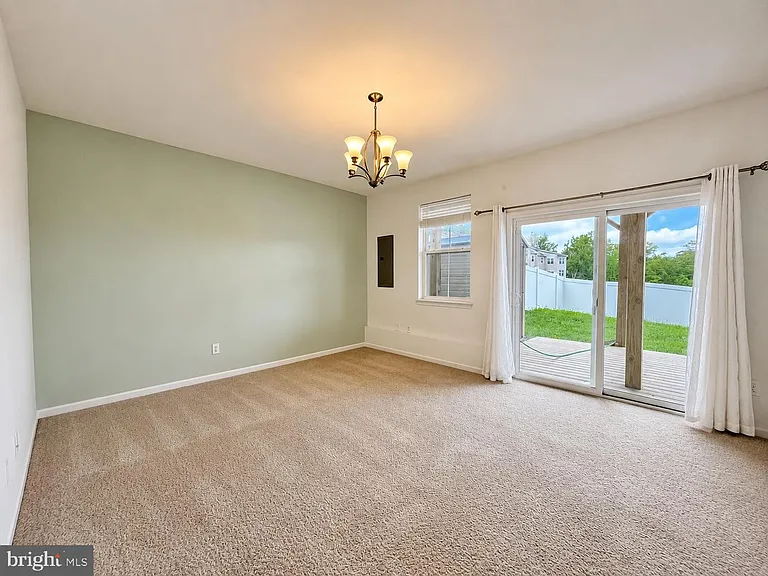 4811 Hicks Dr — Photo 3