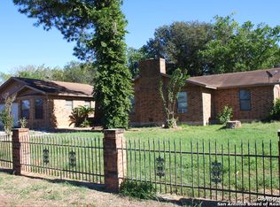 1410 Sutherland Springs Rd, Floresville, TX 78114