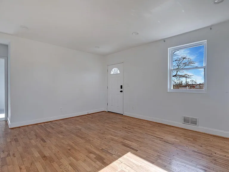 1604 Woodhill Ct — Photo 9